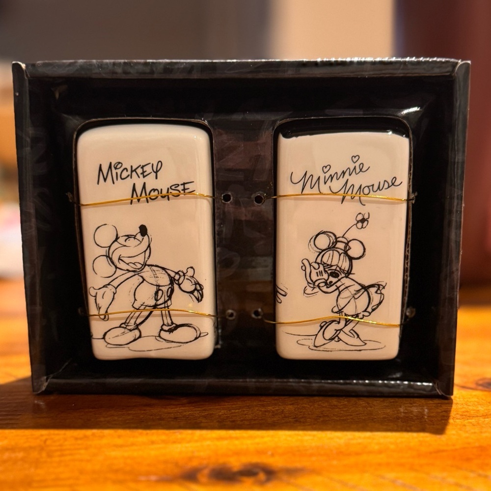 Disney Salt Pepper Shakers Mickey
Minnie Mouse Off-White Ceramic Jerry Leigh New
